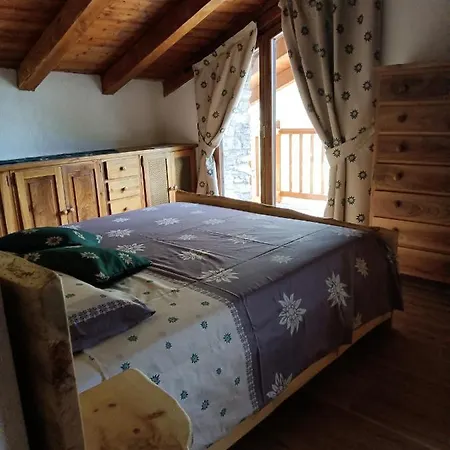 Le Temps Retrouve - Casa Tipica Con Giardino Ferienhaus Villeneuve