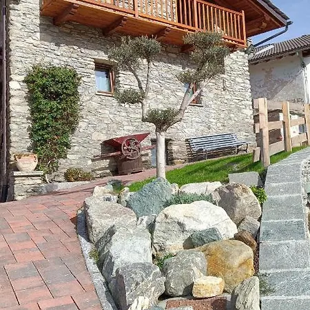 Le Temps Retrouve - Casa Tipica Con Giardino Casa de Férias Villeneuve
